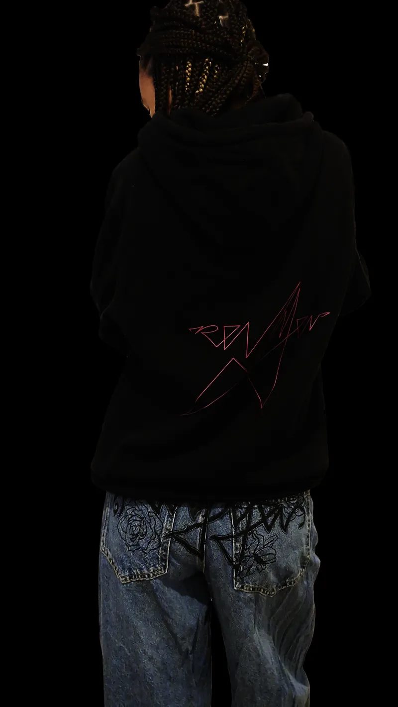 Reyyen — marque fictive — Sweat-shirt à capuche